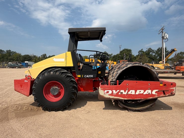 2012-dynapac-ca250-image-7