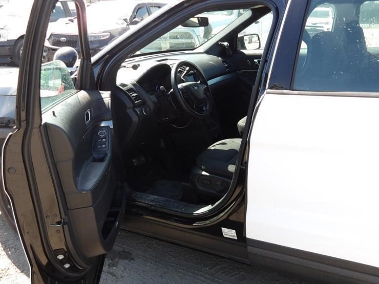 2019-ford-explorer-image-13