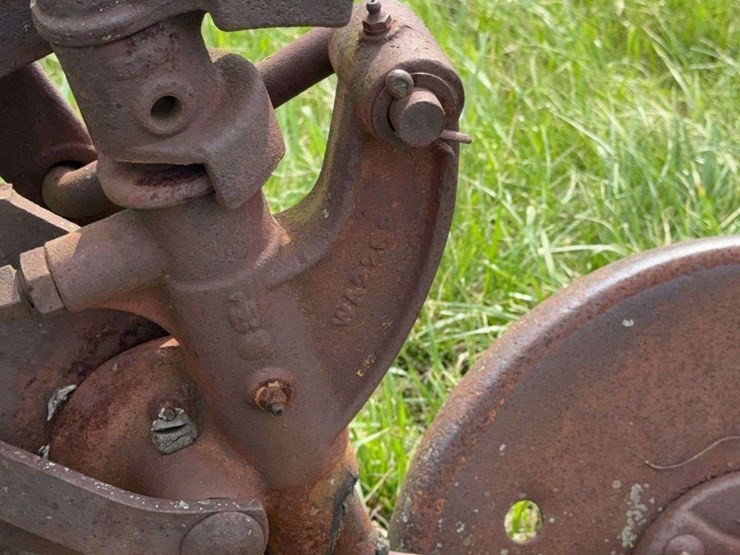 case-two-bottom-14”-pull-type-plow-image-11