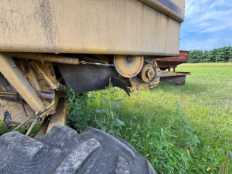 new-holland-tr98-image-47