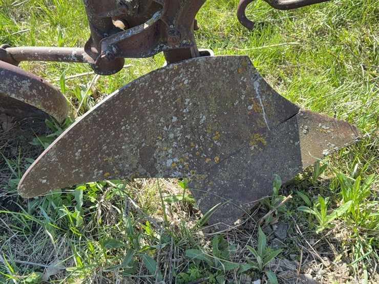 oliver-four-bottom-plow-image-28