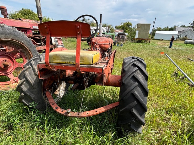 #2568-•-allis-chalmers-c-narrow-front-tractor-image-6