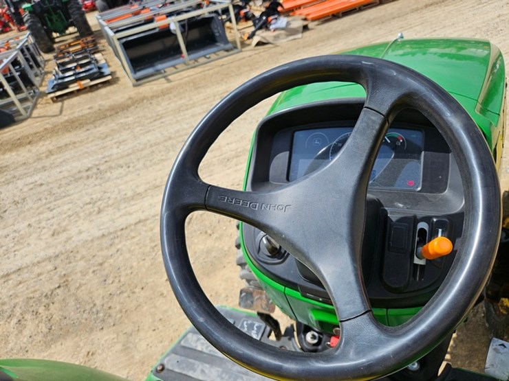 #175-•-john-deere-3032-4x4-tractor-image-30