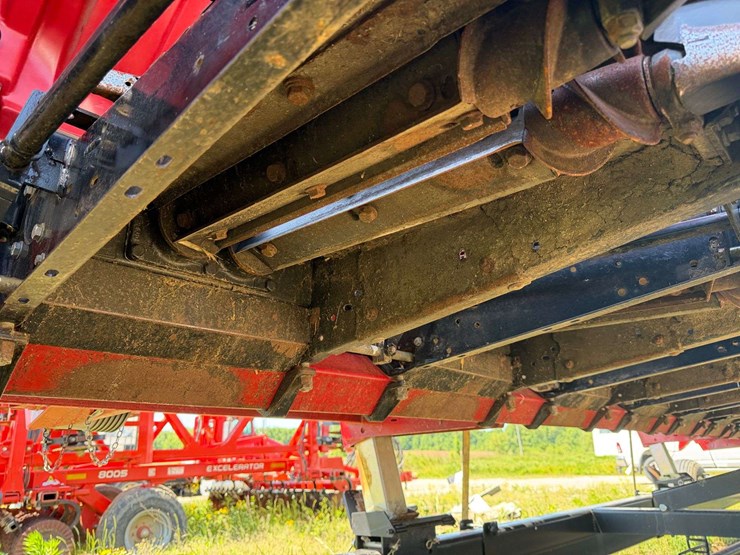 case-4412-12-row-corn-head-image-25