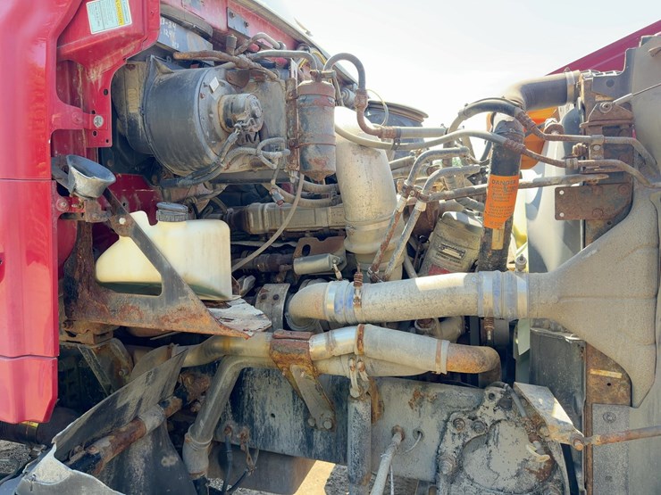 2008-sterling-lt9500-image-11
