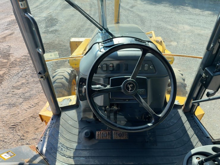 2005-deere-310sg-image-30
