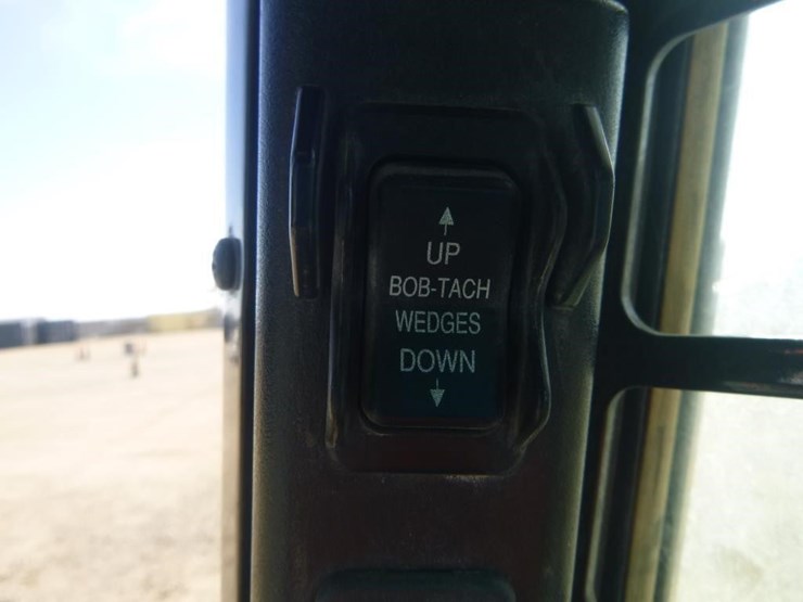 2020-bobcat-t770-image-23