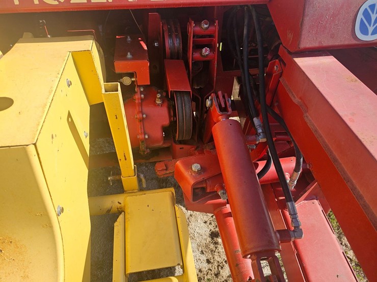 new-holland-790-image-12