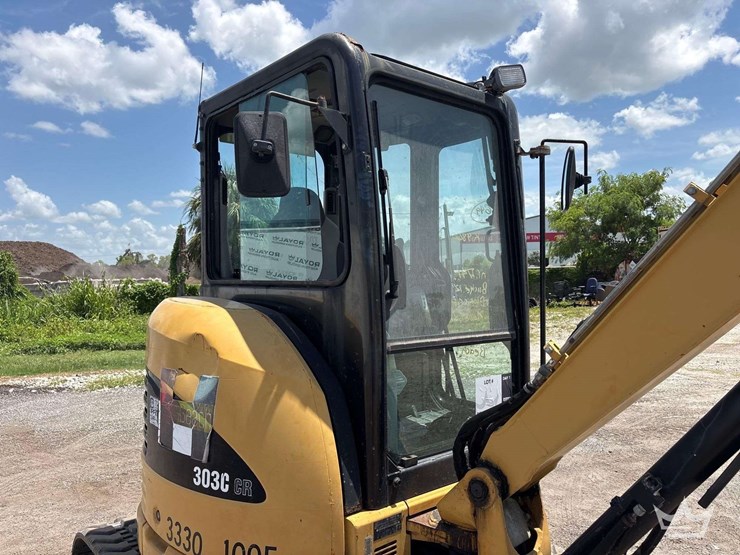 2010-caterpillar-303c-cr-mini-excavator-image-35
