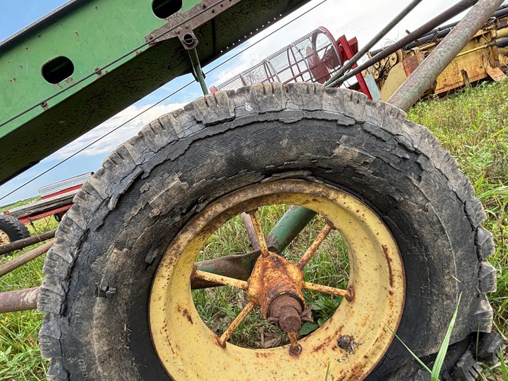 john-deere-300-image-10
