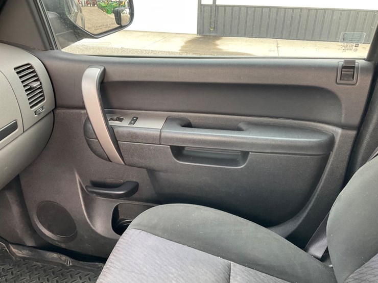 #2052-•-2010-chevrolet-silverado-4x4-pickup-truck-image-91
