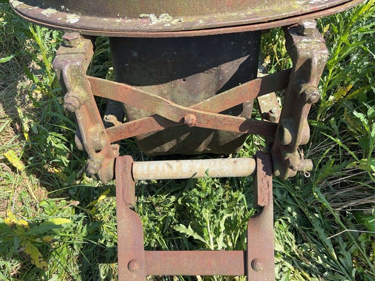 holt-caterpillar-pull-type-combine-image-16