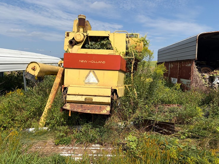 new-holland-tr70-image-3