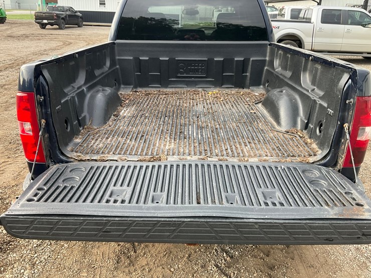 #2052-•-2010-chevrolet-silverado-4x4-pickup-truck-image-34