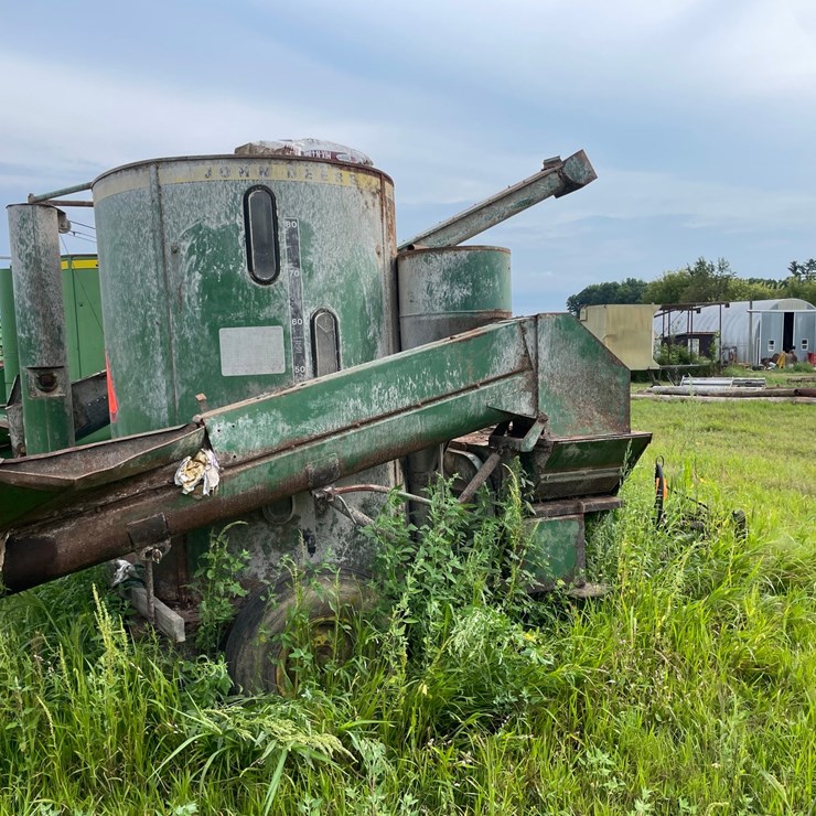 JOHN DEERE 700