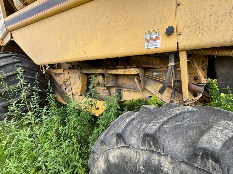 new-holland-tr98-image-45