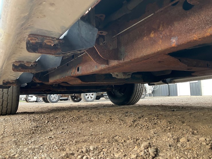 #2052-•-2010-chevrolet-silverado-4x4-pickup-truck-image-23