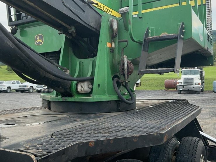 2015-deere-335d-image-51