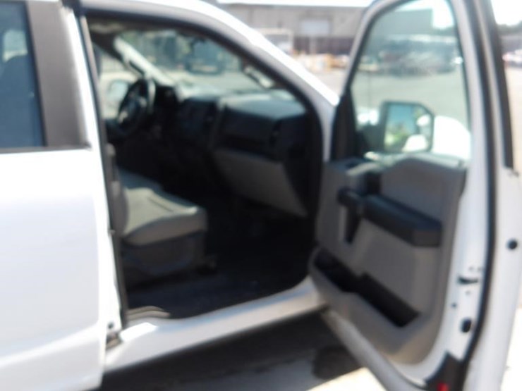 2017-ford-f150-image-18
