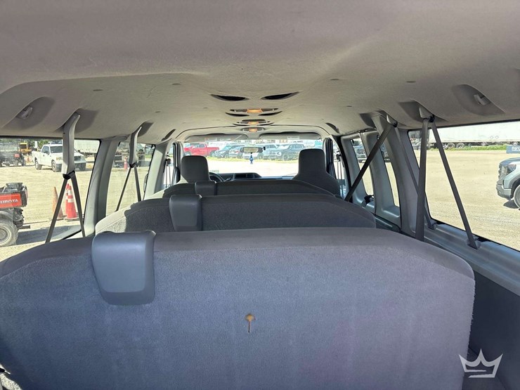2013-ford-e350-image-30