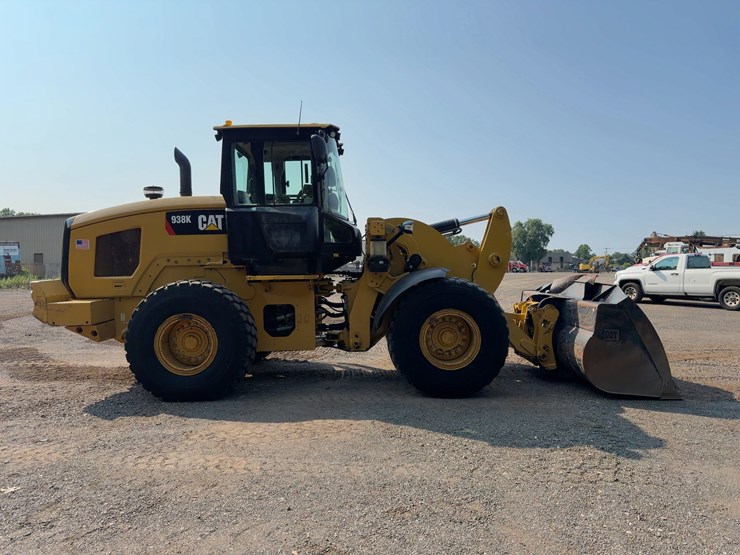 2015-caterpillar-938k-image-6