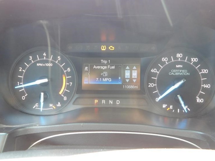 2019-ford-explorer-image-18