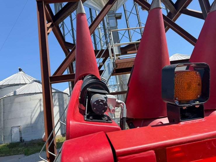 case-4412-12-row-corn-head-image-15
