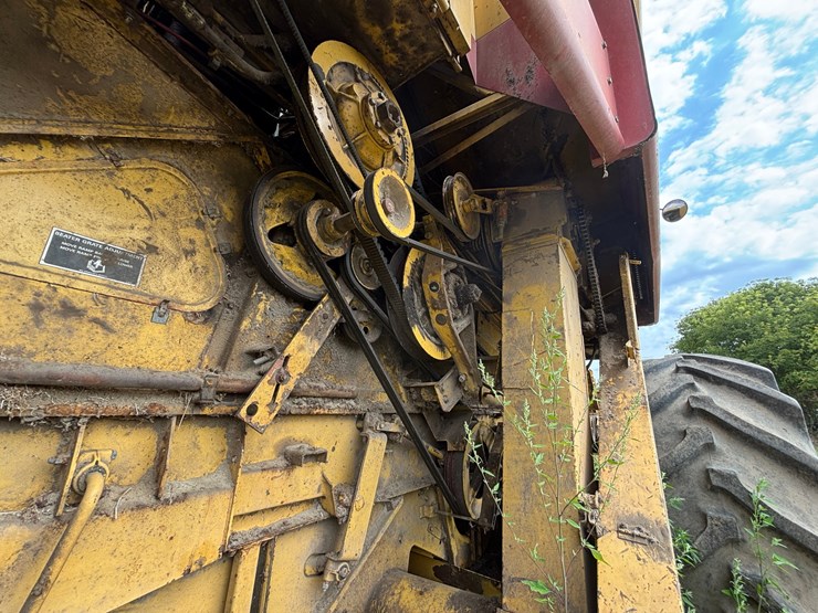 new-holland-tr86-image-46