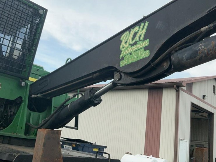 2015-deere-335d-image-47