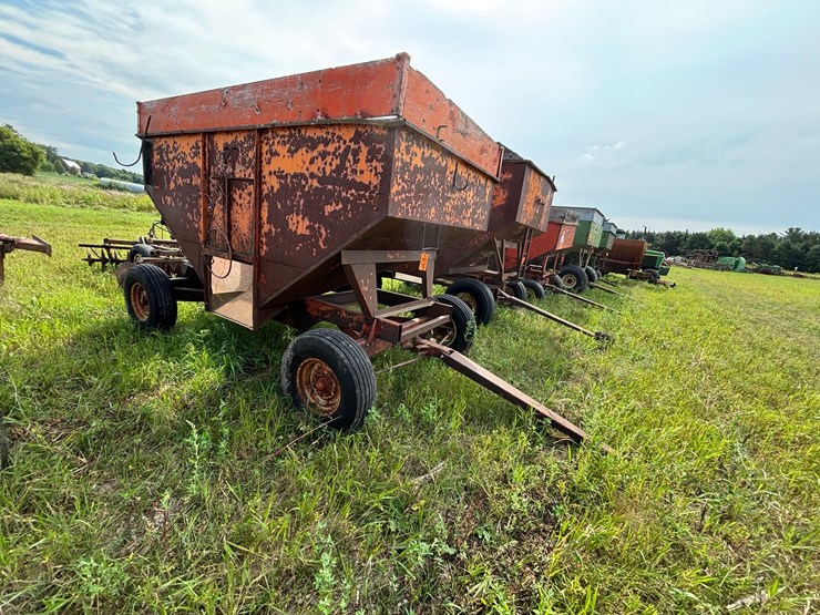#2644-•-kelly-gravity-box-on-running-gear-image-4