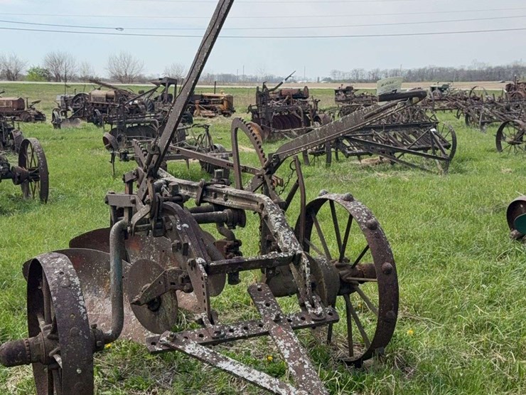 case-two-bottom-14”-pull-type-plow-image-11