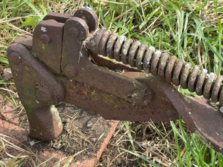 case-two-bottom-14”-pull-type-plow-image-12
