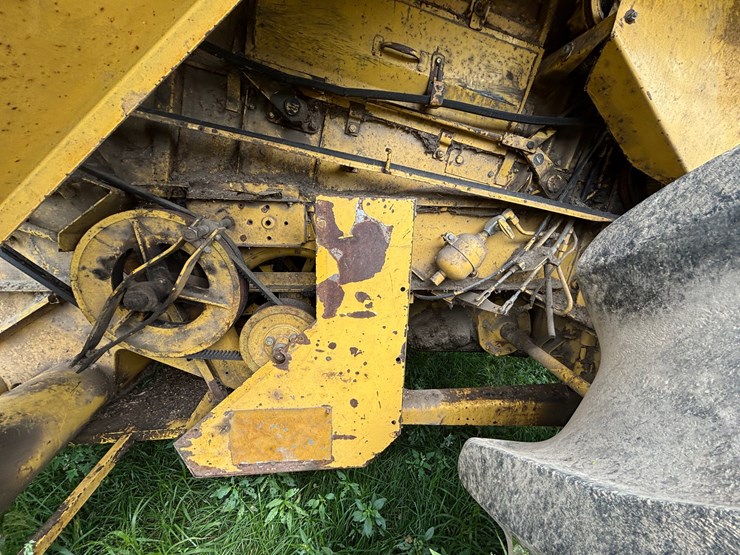 new-holland-tr86-image-38