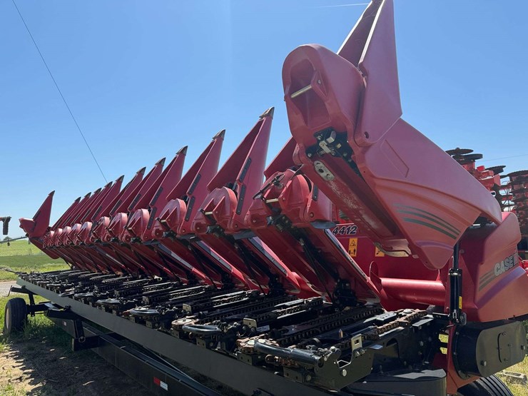case-4412-12-row-corn-head-image-28