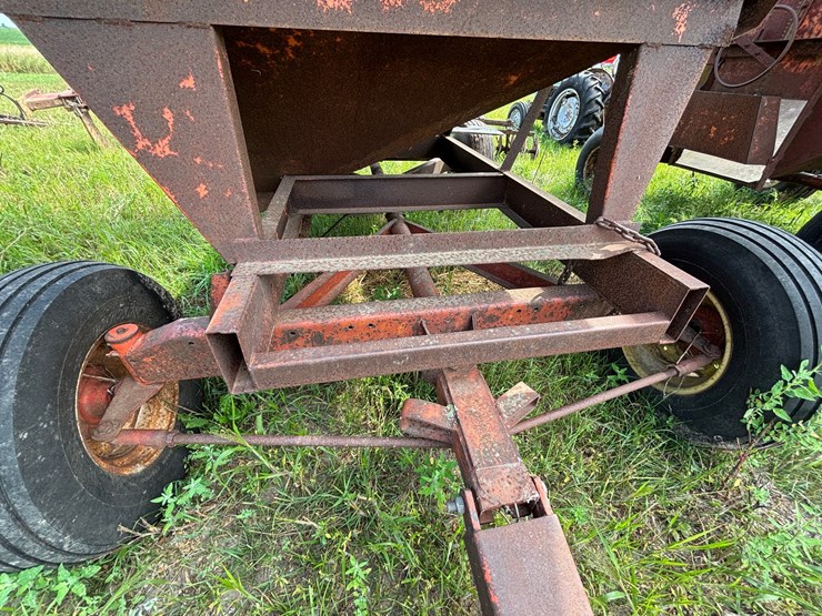 #2644-•-kelly-gravity-box-on-running-gear-image-20