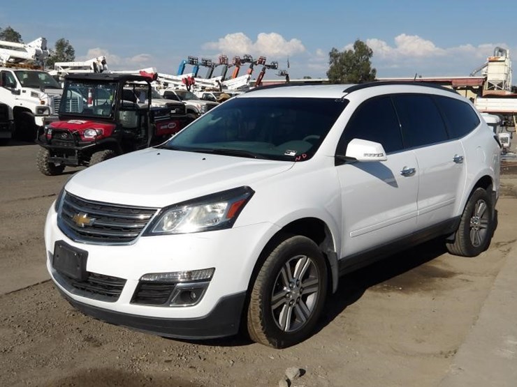 2017-chevrolet-traverse-image-1