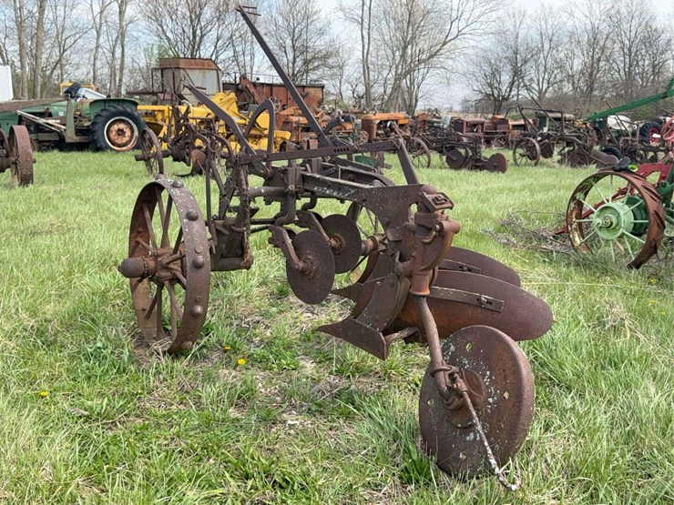 case-two-bottom-14”-pull-type-plow-image-6
