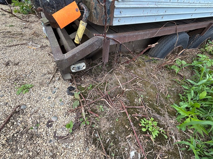 #2589-•-16'-tandem-axle-flatbed-trailer-(no-title,-for-parts)-image-8