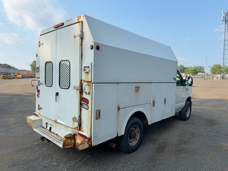 2011-ford-e350-image-5