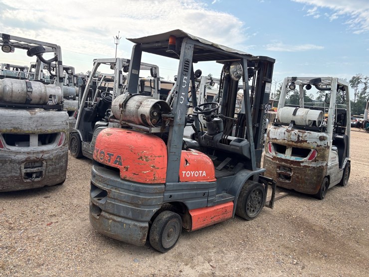 #2100-•-toyota-42-6fgcu25-forklift-image-3