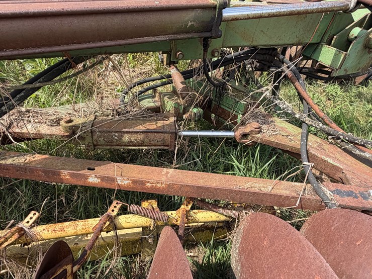 john-deere-220-image-34
