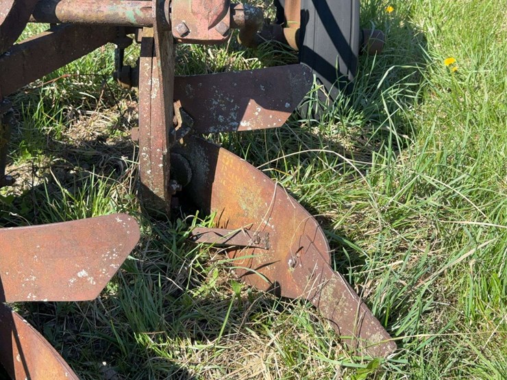 oliver-three-bottom-plow-image-9