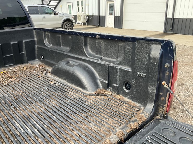 #2052-•-2010-chevrolet-silverado-4x4-pickup-truck-image-37