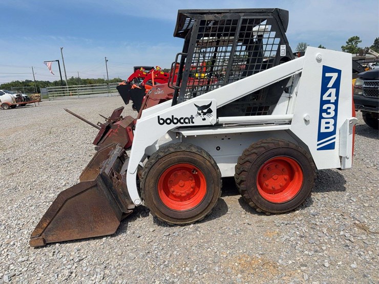 bobcat-743b-image-1