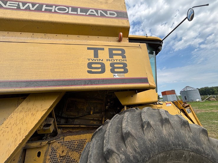 new-holland-tr98-image-10