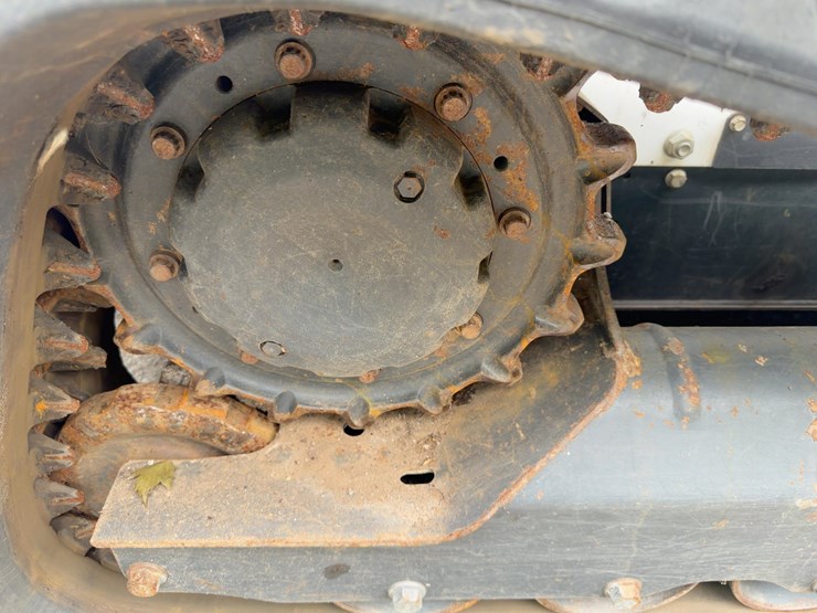 2020-bobcat-t740-image-13