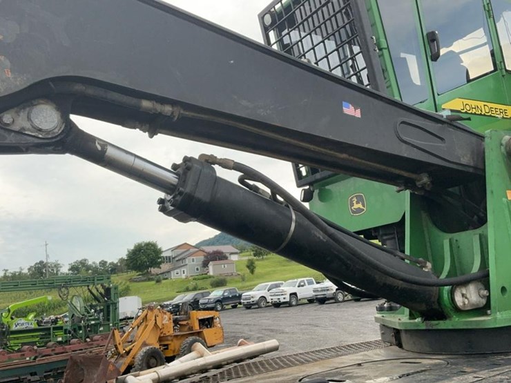 2015-deere-335d-image-49