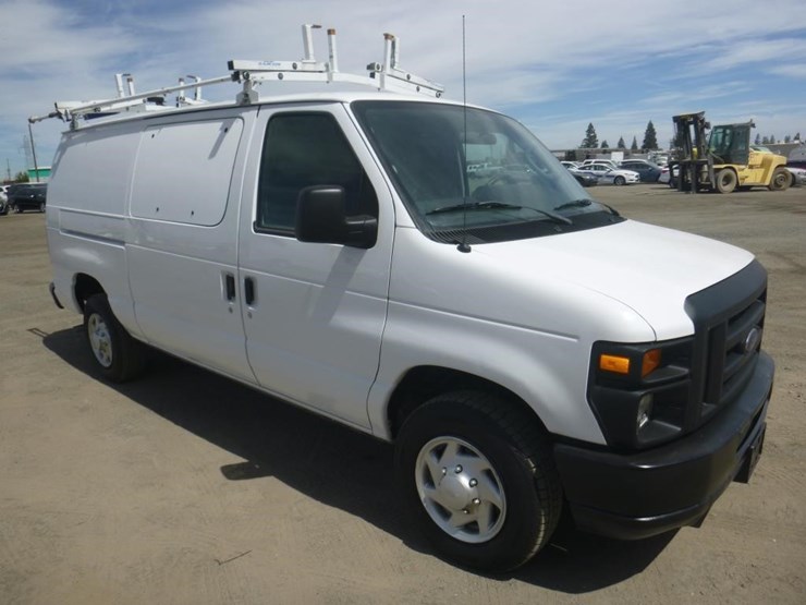 2011-ford-cargo-image-2