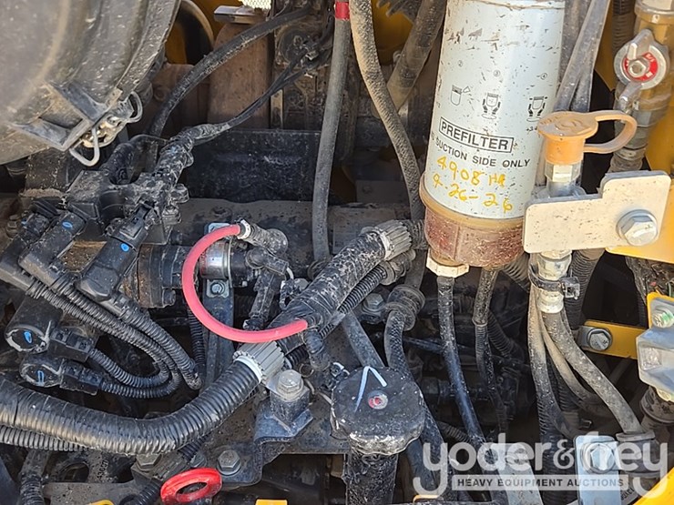 2023-komatsu-d61px-24-image-52