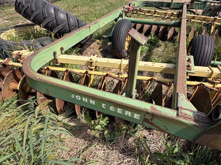 john-deere-220-image-25